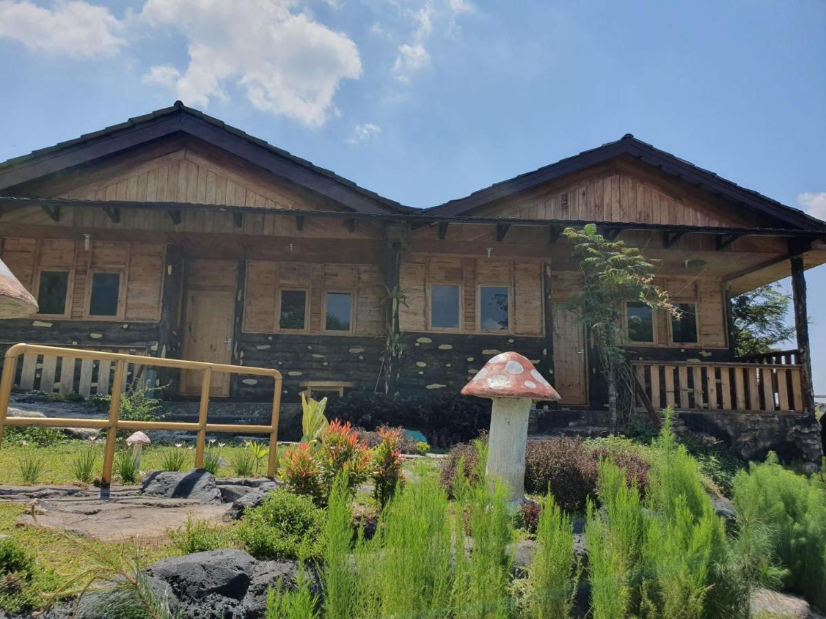 Kampung Istal Bogor Hotel Bagian luar foto
