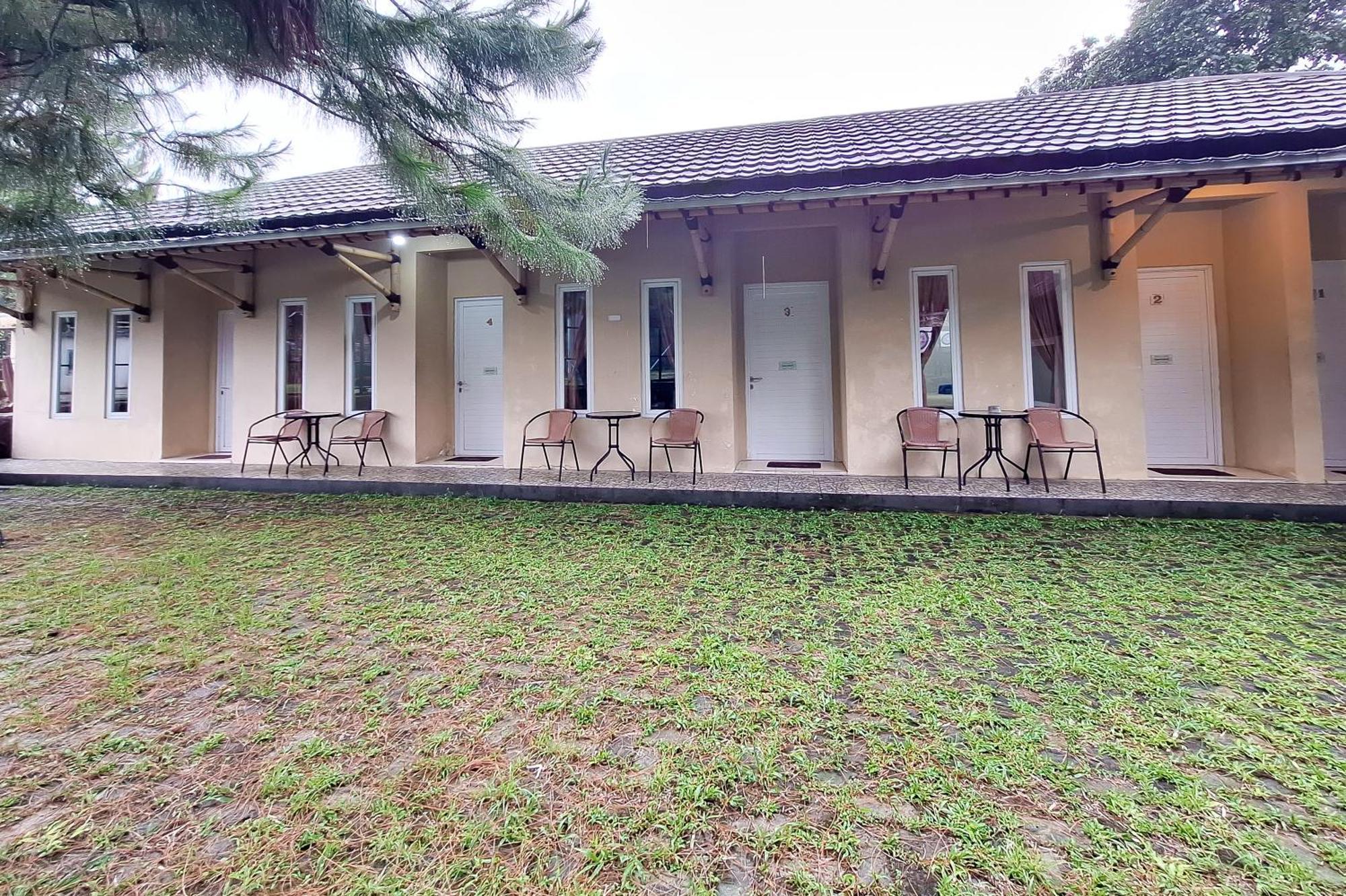 Kampung Istal Bogor Hotel Bagian luar foto
